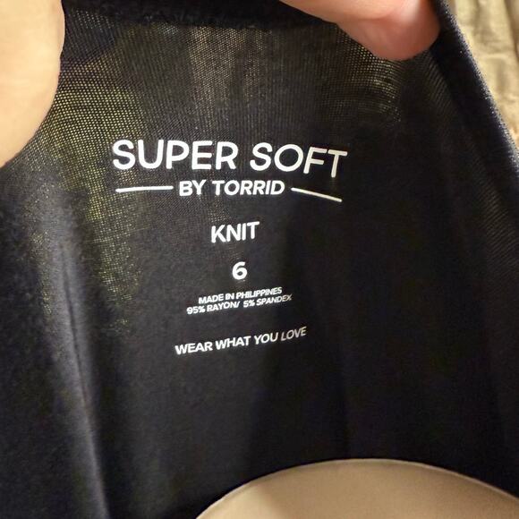 Torrid Graphic Tee Super Soft Knit Size 6X in Black - Picture 8 of 11